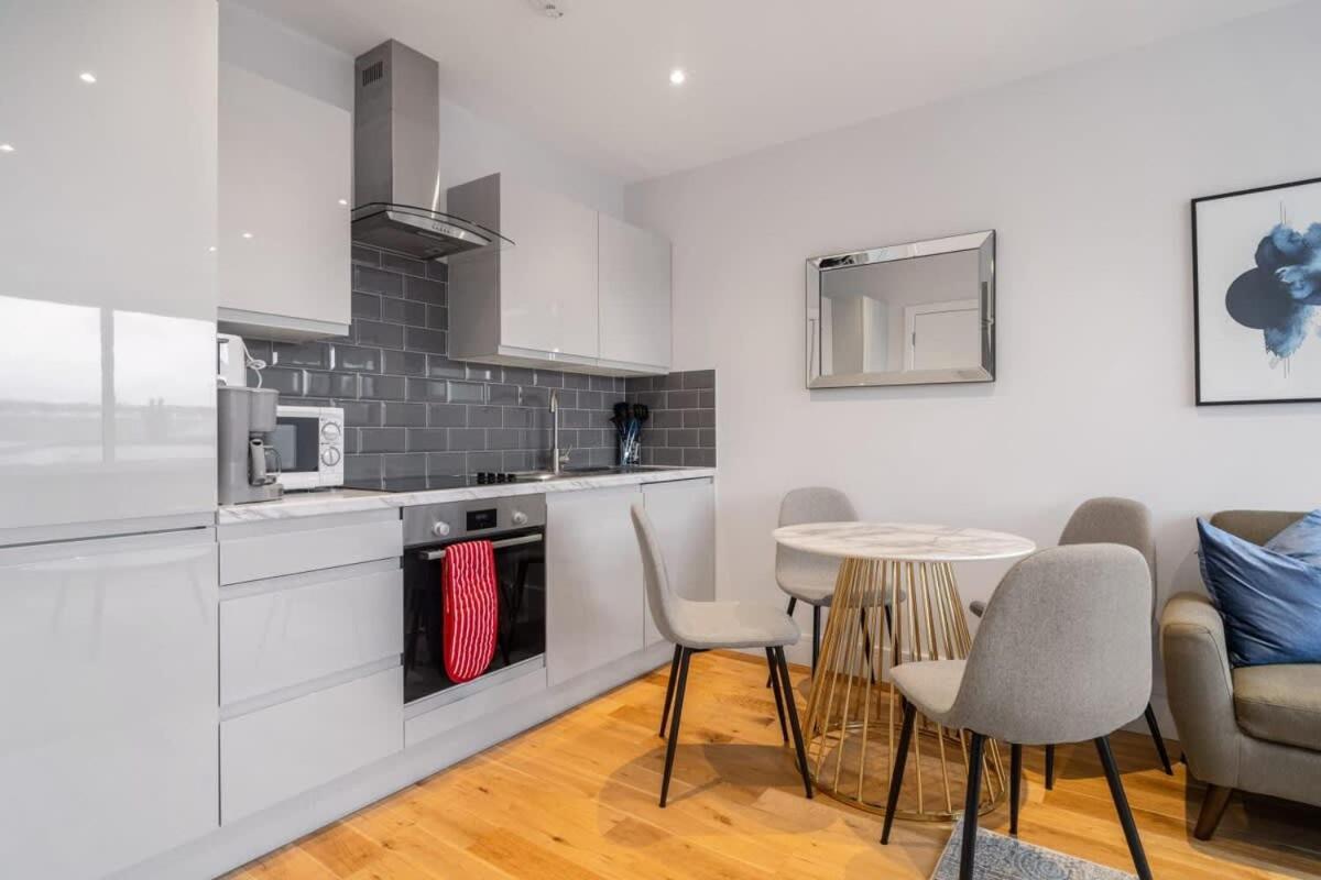 Lovely 1 Bedroom Apartment In The Heart Of Истли Экстерьер фото